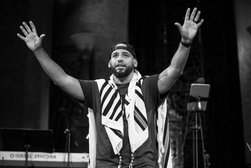 Rabbi Eduardo worshiping